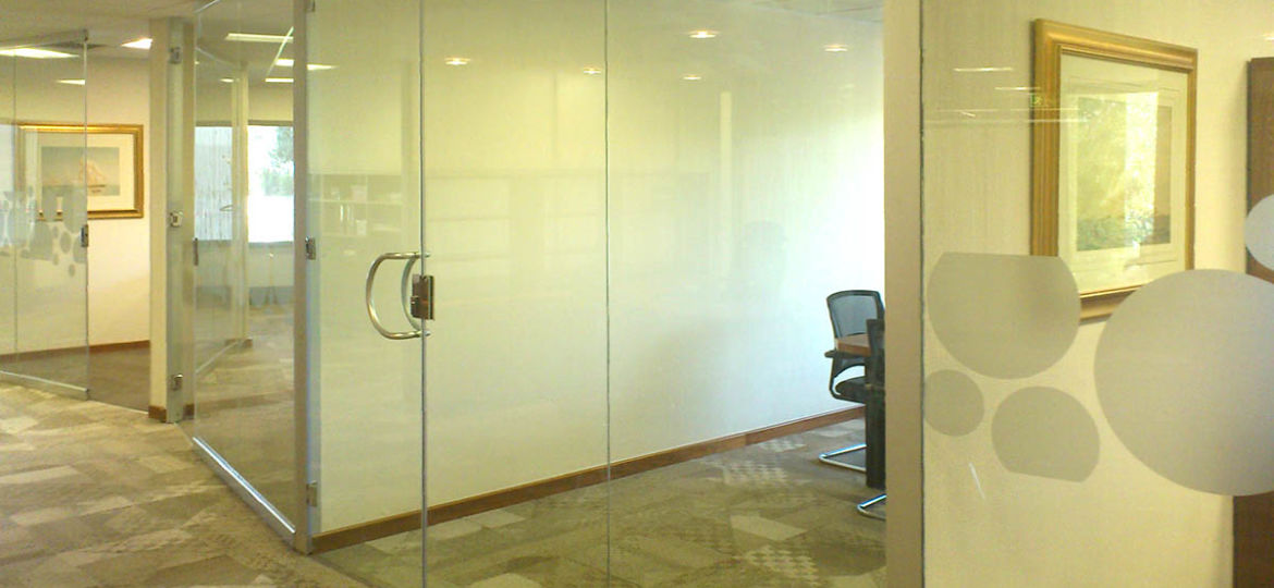 FRAMELESS SHOPFRONT OFFICES